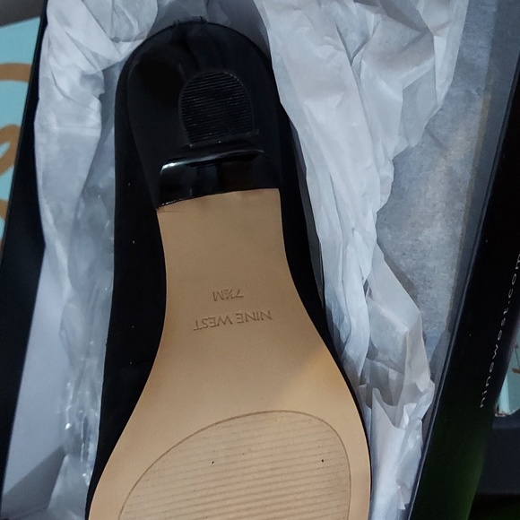 Hippa Pointy Toe Pumps - Picture 4 of 9